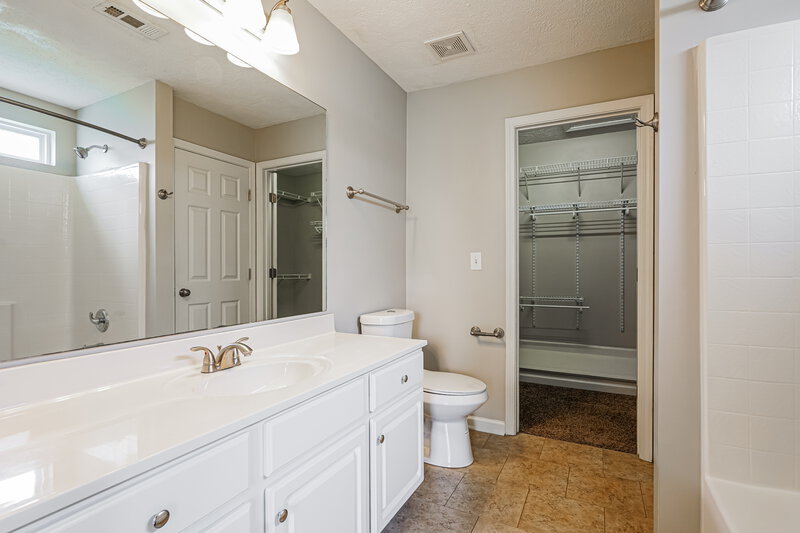 2,335/Mo, 2900 Summer Hollow Ct Hermitage, TN 37076 Main Bathroom View