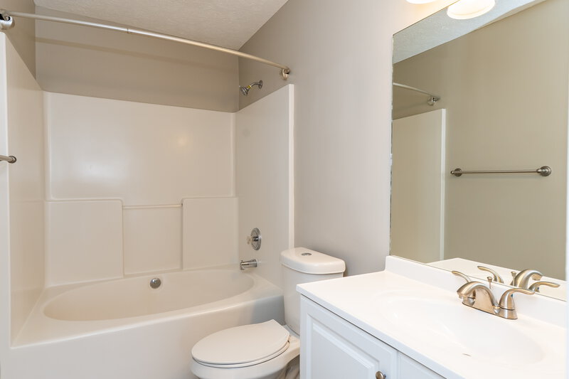 2,180/Mo, 3252 Cain Harbor Dr Nashville, TN 37214 Main Bathroom View