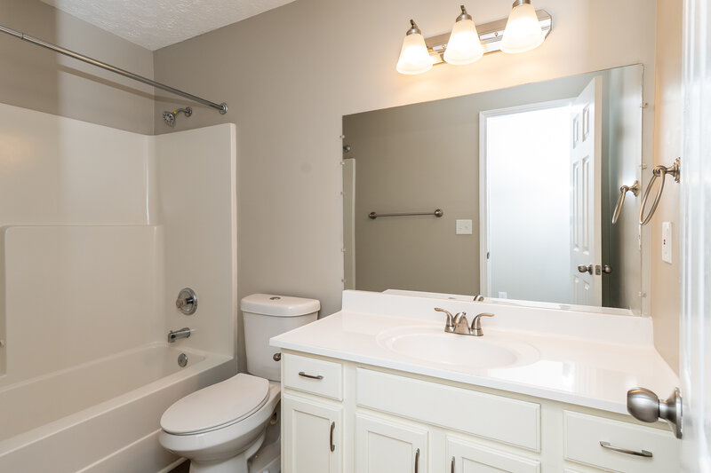 2,180/Mo, 3252 Cain Harbor Dr Nashville, TN 37214 Bathroom View