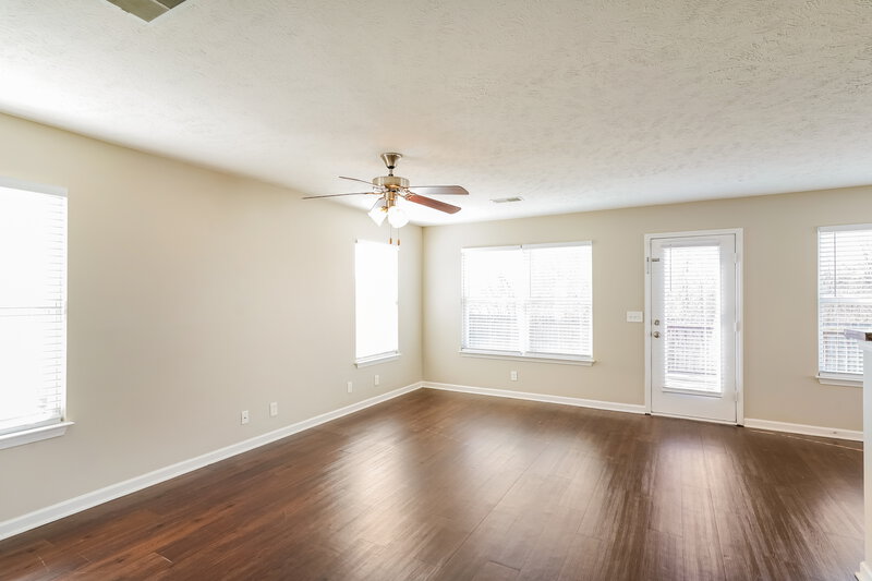 2,045/Mo, 1804 Alysheba Run Murfreesboro, TN 37128 Living Room View 2