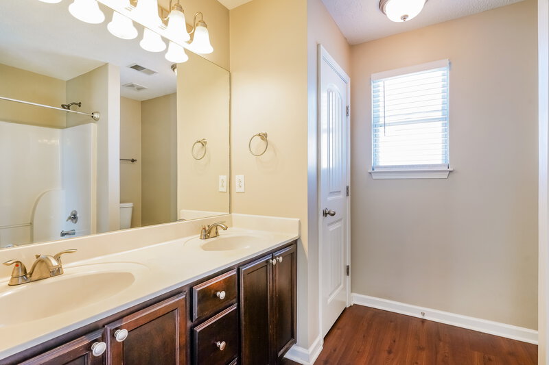 2,045/Mo, 1804 Alysheba Run Murfreesboro, TN 37128 Main Bathroom View