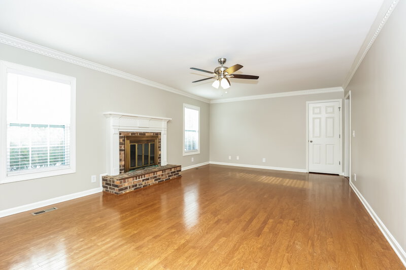 1,990/Mo, 1435 Ashlawn Dr Murfreesboro, TN 37129 Living Room View