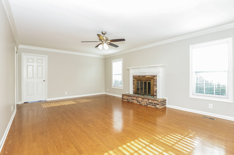 1,990/Mo, 1435 Ashlawn Dr Murfreesboro, TN 37129 Living Room View 2