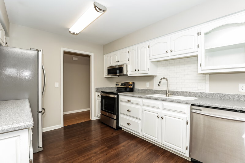 1,990/Mo, 1435 Ashlawn Dr Murfreesboro, TN 37129 Kitchen View 2