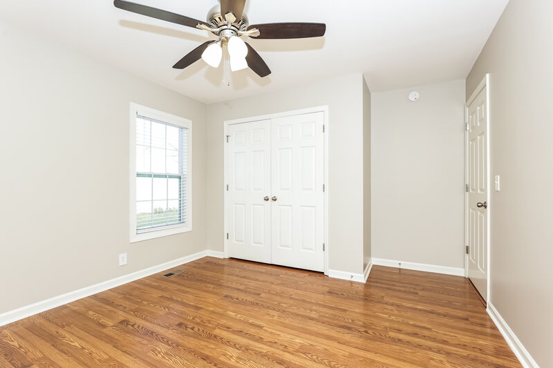 1,990/Mo, 1435 Ashlawn Dr Murfreesboro, TN 37129 Main Bedroom View