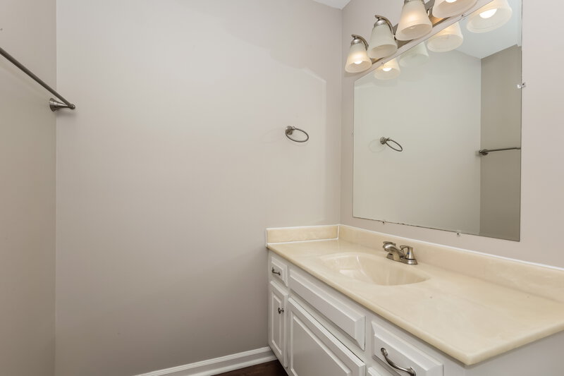 1,990/Mo, 1435 Ashlawn Dr Murfreesboro, TN 37129 Bathroom View