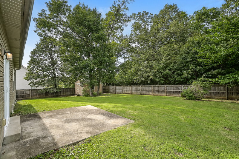 2,185/Mo, 1903 Champlain Dr La Vergne, TN 37086 Backyard View