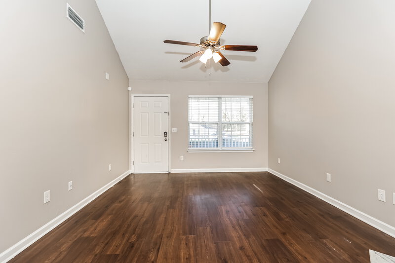 1,795/Mo, 866 Lavergne Ln La Vergne, TN 37086 Living Room View 2