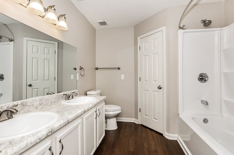 1,795/Mo, 866 Lavergne Ln La Vergne, TN 37086 Main Bathroom View