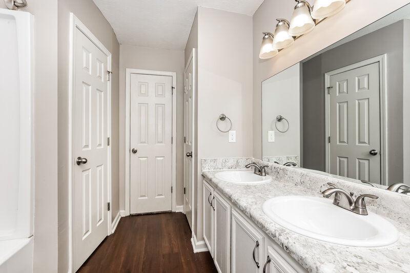 1,795/Mo, 866 Lavergne Ln La Vergne, TN 37086 Main Bathroom View 2