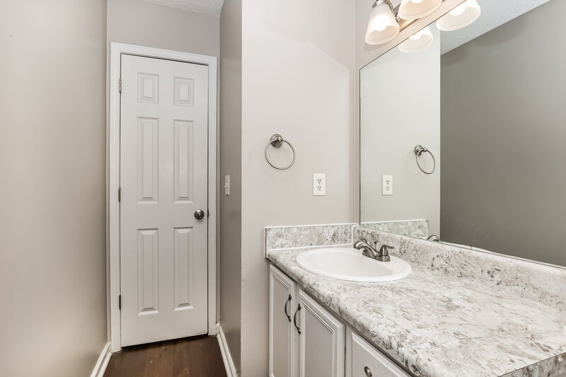 1,795/Mo, 866 Lavergne Ln La Vergne, TN 37086 Bathroom View 2