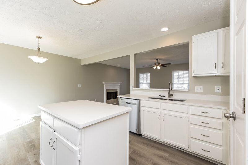 2,250/Mo, 3420 Cainbrook Xing Antioch, TN 37013 Kitchen View