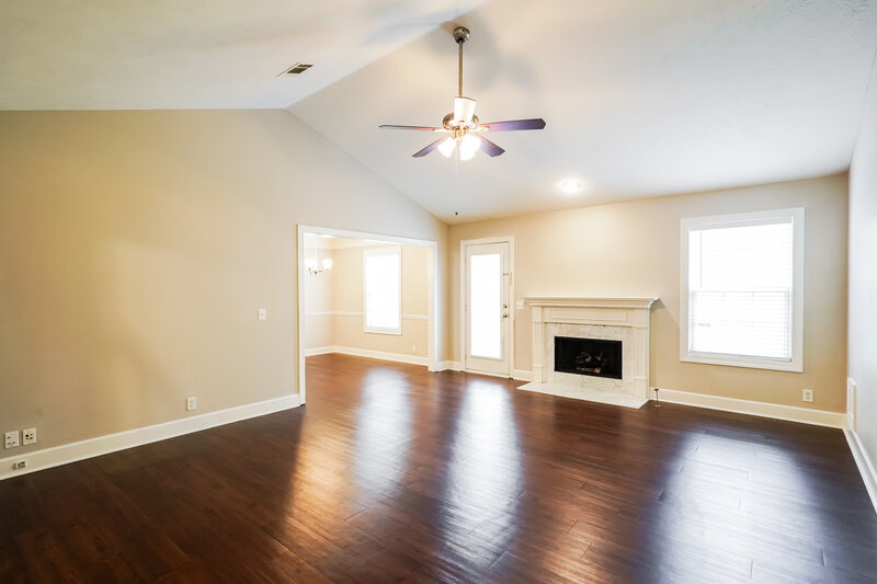 2,395/Mo, 1636 Bridgecrest Dr Antioch, TN 37013 Living Room View 2