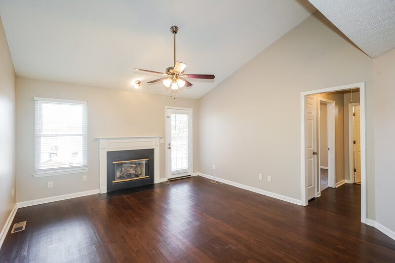 2,465/Mo, 300 Scotts Creek Pl Hermitage, TN 37076 Living Room View