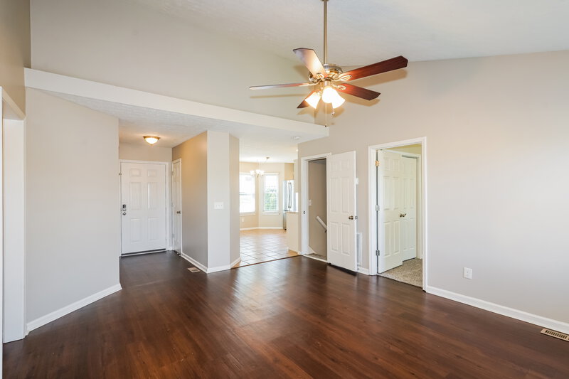 2,465/Mo, 300 Scotts Creek Pl Hermitage, TN 37076 Living Room View 2