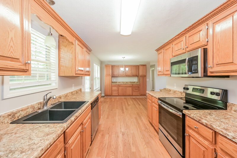 2,595/Mo, 165 Brookview Cir Goodlettsville, TN 37072 Kitchen View