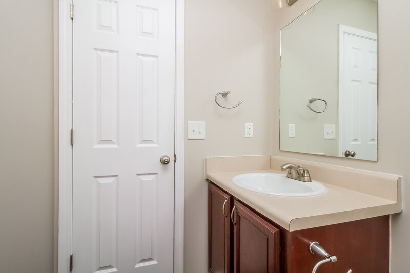 1,875/Mo, 5089 Smith Springs Pkwy Antioch, TN 37013 Bathroom View 3