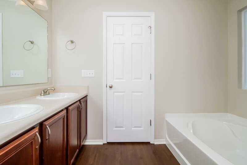 1,875/Mo, 5089 Smith Springs Pkwy Antioch, TN 37013 Bathroom View 5