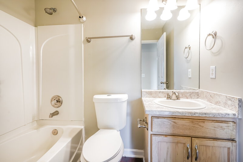 2,265/Mo, 2618 River Meade Way Nashville, TN 37214 Main Bathroom View