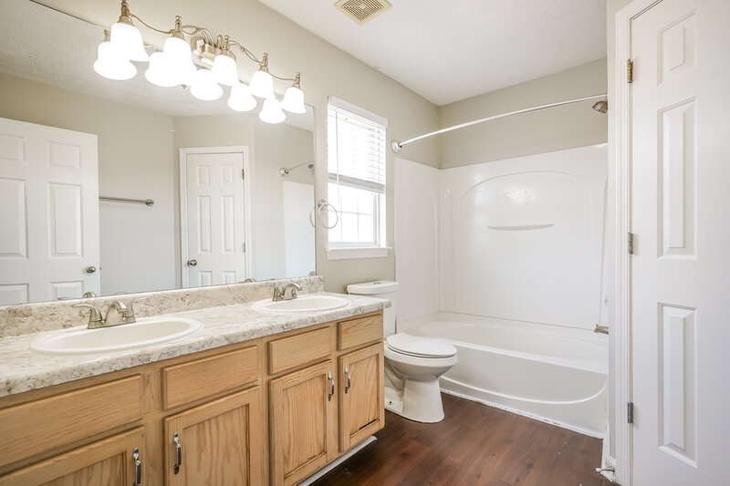 2,265/Mo, 2618 River Meade Way Nashville, TN 37214 Bathroom View