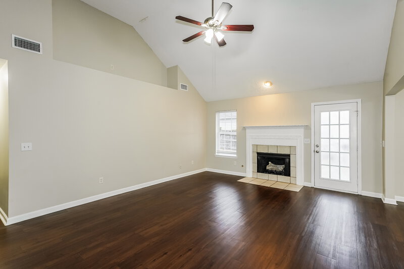 1,995/Mo, 7036 Hickory Pass Ln Antioch, TN 37013 Living Room View 2