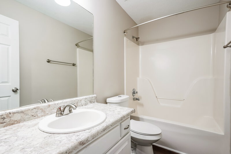 1,995/Mo, 7036 Hickory Pass Ln Antioch, TN 37013 Main Bathroom View