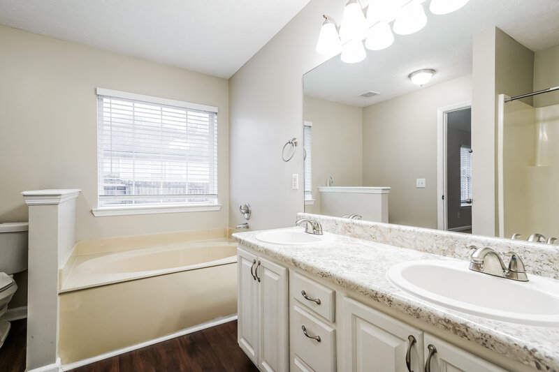 1,995/Mo, 7036 Hickory Pass Ln Antioch, TN 37013 Bathroom View