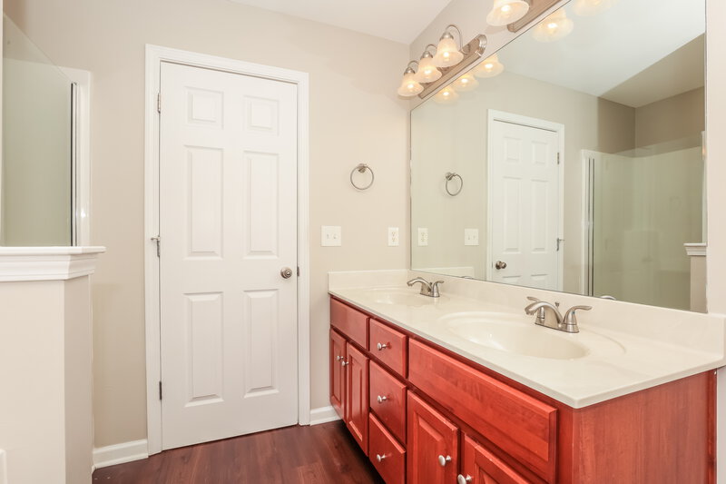 1,950/Mo, 1110 Golf View Way Spring Hill, TN 37174 Main Bathroom View