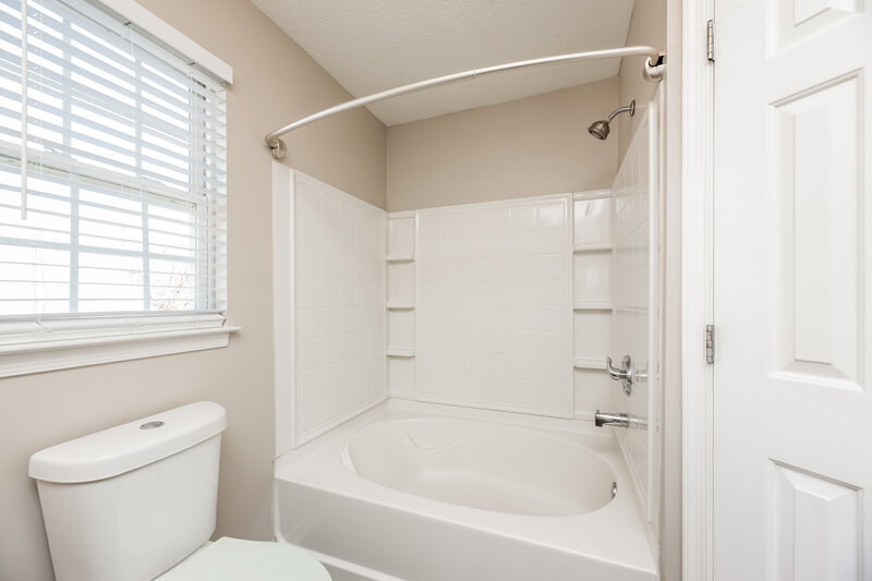 2,190/Mo, 3236 Penn Meade Way Nashville, TN 37214 Main Bathroom View