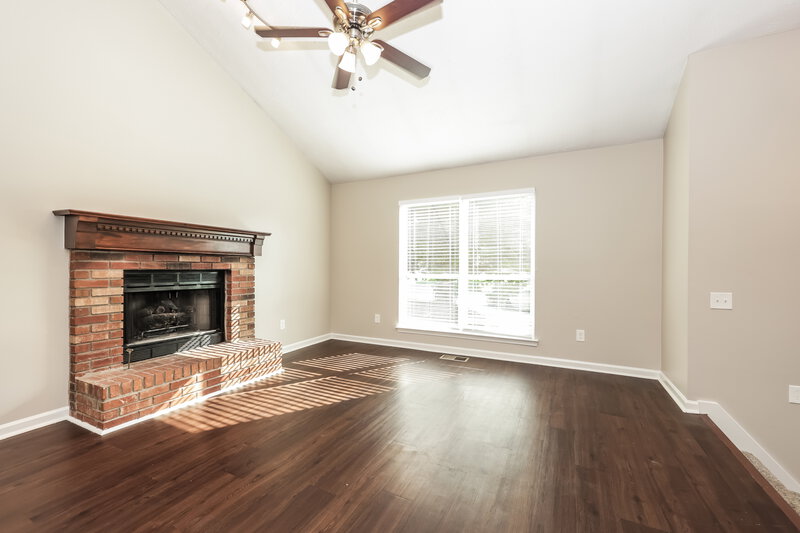 1,830/Mo, 801 Bishopsgate Rd Antioch, TN 37013 Living Room View 2