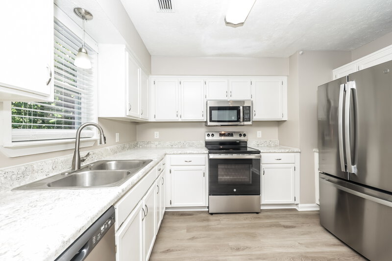 1,830/Mo, 801 Bishopsgate Rd Antioch, TN 37013 Kitchen View 2