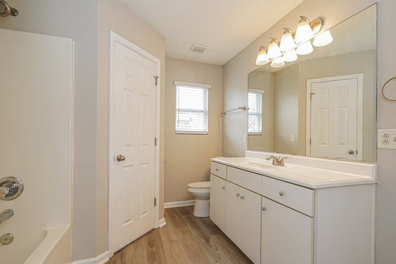 1,835/Mo, 5039 Boyd Dr Murfreesboro, TN 37129 Main Bathroom View