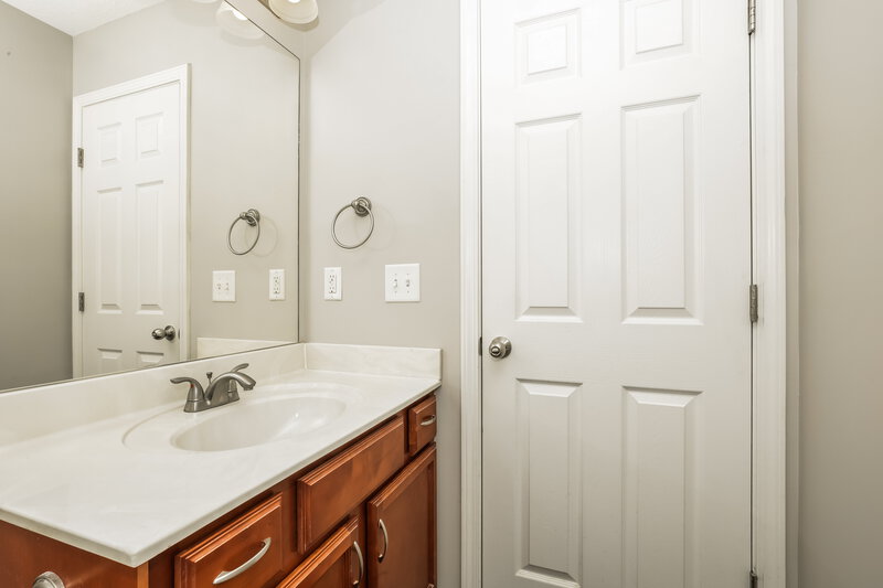 2,260/Mo, 9244 Thomason Trl Antioch, TN 37013 Main Bathroom View
