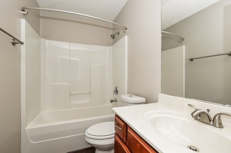 2,260/Mo, 9244 Thomason Trl Antioch, TN 37013 Bathroom View