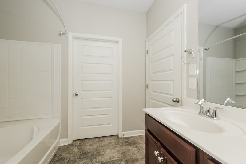 2,125/Mo, 2237 Dale View Dr Antioch, TN 37013 Main Bathroom View