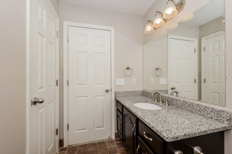 2,265/Mo, 3321 Quail Run Ct Nashville, TN 37214 Bathroom View 2