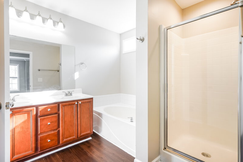 1,995/Mo, 1476 Priestshore Bay Antioch, TN 37013 Main Bathroom View