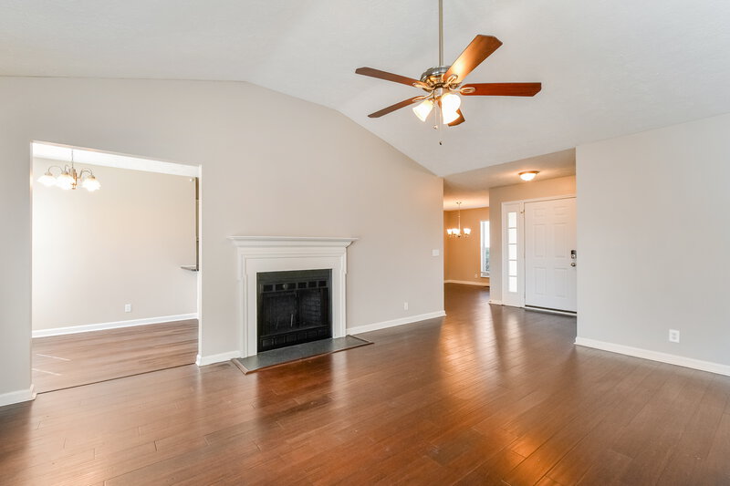 0/Mo, 3708 Seasons Dr Antioch, TN 37013 Living Room View 2