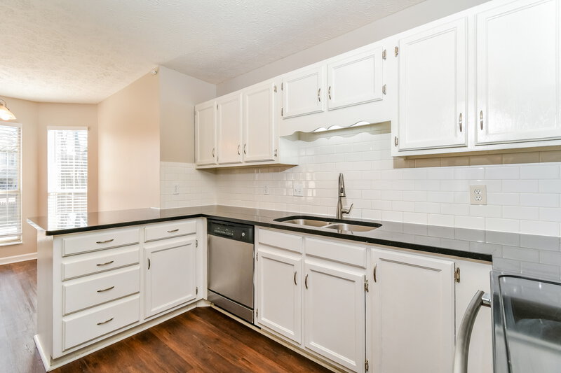 0/Mo, 3708 Seasons Dr Antioch, TN 37013 Kitchen View 2