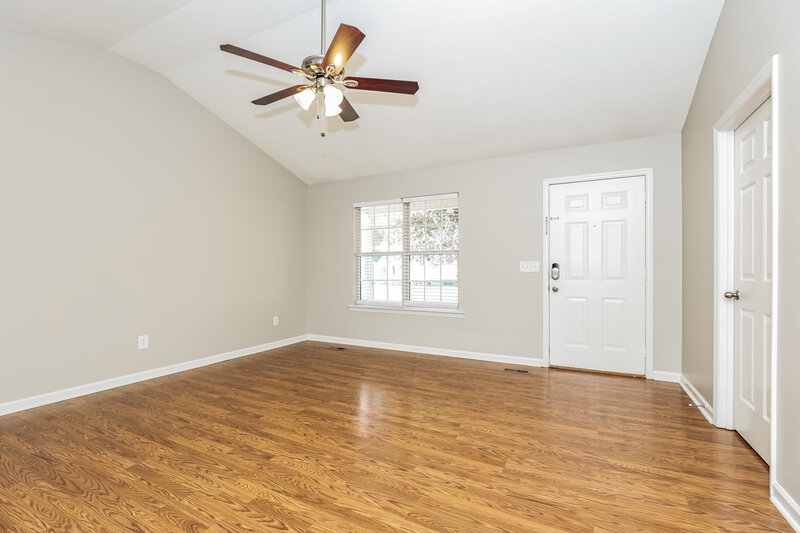 2,760/Mo, 2826 Henderson Ln Murfreesboro, TN 37130 Living Room View