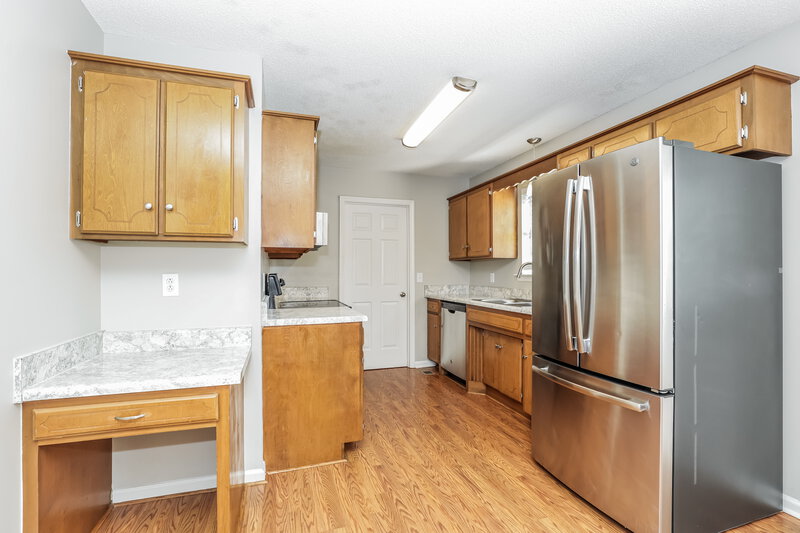2,760/Mo, 2826 Henderson Ln Murfreesboro, TN 37130 Kitchen View 2