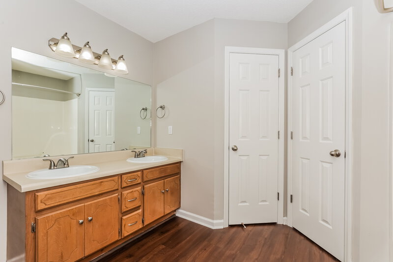 2,760/Mo, 2826 Henderson Ln Murfreesboro, TN 37130 Main Bathroom View