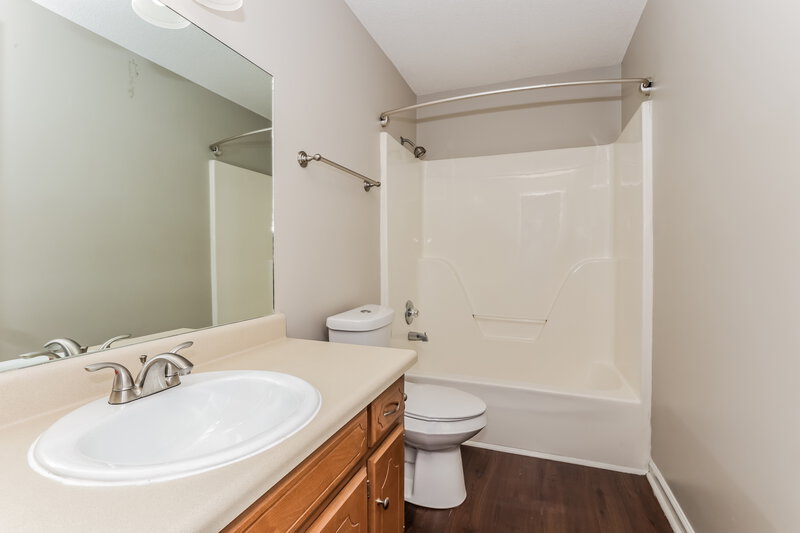 2,760/Mo, 2826 Henderson Ln Murfreesboro, TN 37130 Bathroom View