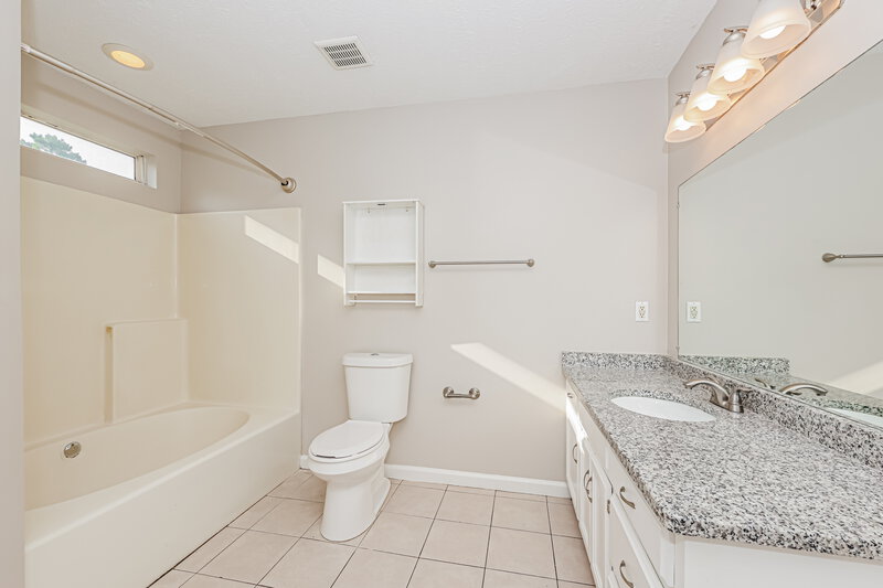 2,525/Mo, 909 Bexhill Ct S Hermitage, TN 37076 Main Bathroom View 2