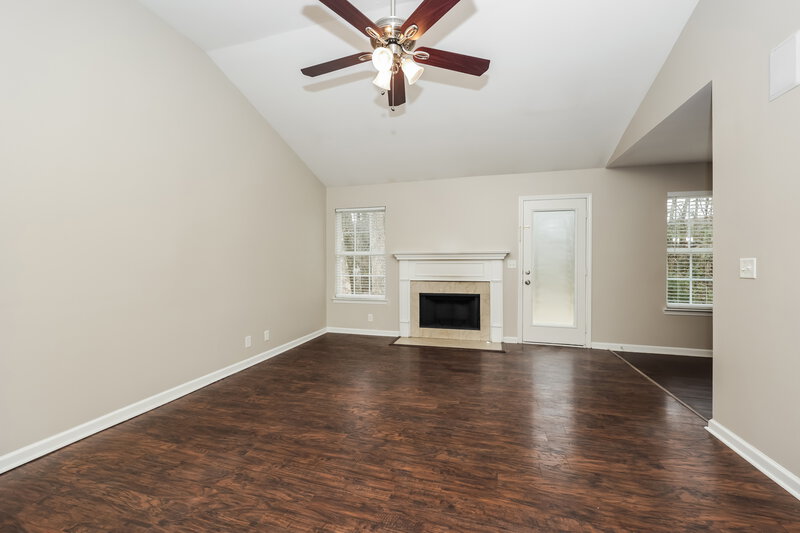 2,120/Mo, 2013 Saint Andrews Dr Murfreesboro, TN 37128 Living Room View