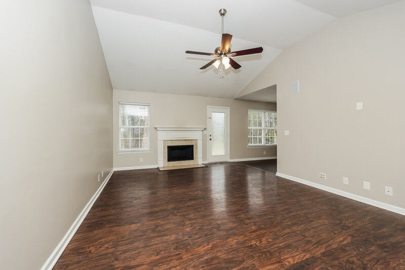 2,120/Mo, 2013 Saint Andrews Dr Murfreesboro, TN 37128 Living Room View 2