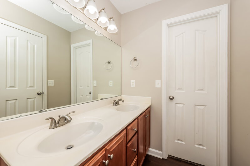 2,120/Mo, 2013 Saint Andrews Dr Murfreesboro, TN 37128 Main Bathroom View 2