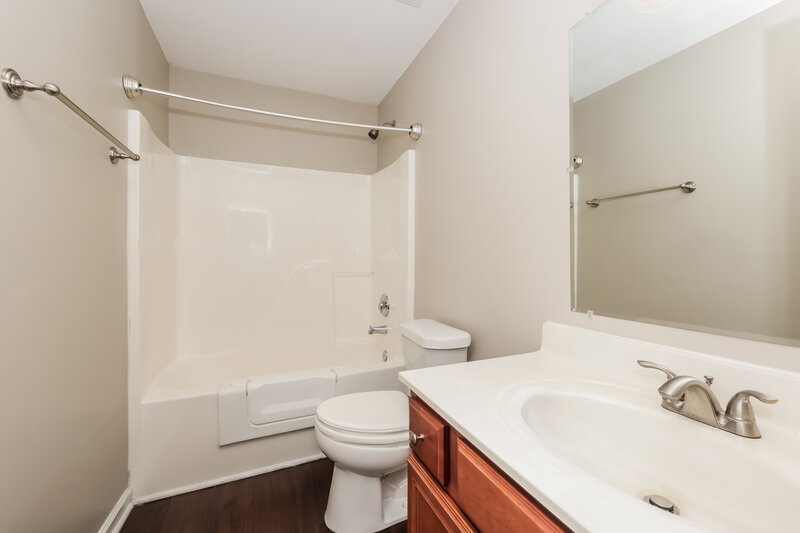 2,120/Mo, 2013 Saint Andrews Dr Murfreesboro, TN 37128 Bathroom View