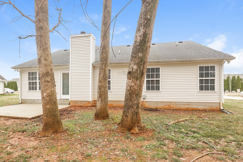 2,120/Mo, 2013 Saint Andrews Dr Murfreesboro, TN 37128 Rear View