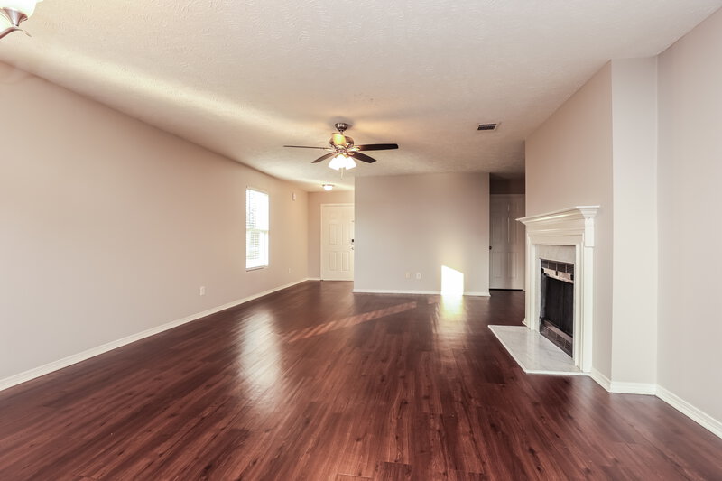 1,880/Mo, 5069 Smith Springs Pkwy Antioch, TN 37013 Living Room View